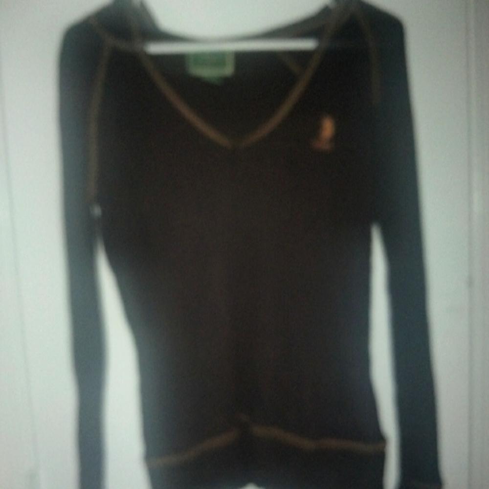 Woman's long sleeve shirt